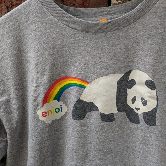 Enjoi skateboards panda pooping a rainbow t-shirt - Picture 2 of 3